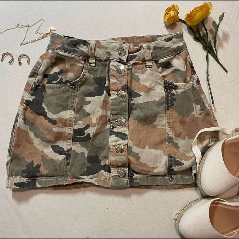 Almost Famous Camo Skirt